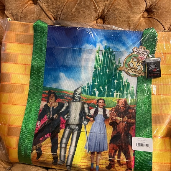 NWT Harveys Wizard of Oz Poster Tote - Picture 2 of 4